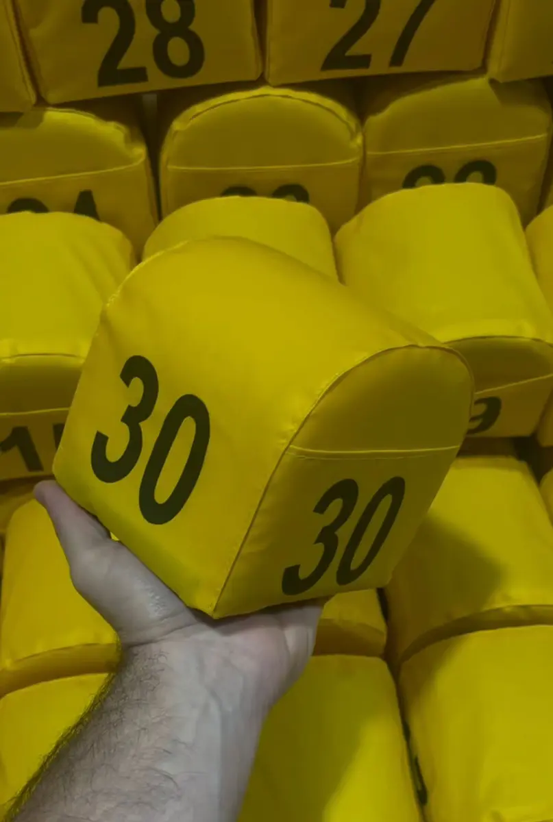 Prisma bolinha amarelo numerado para estacionamento
